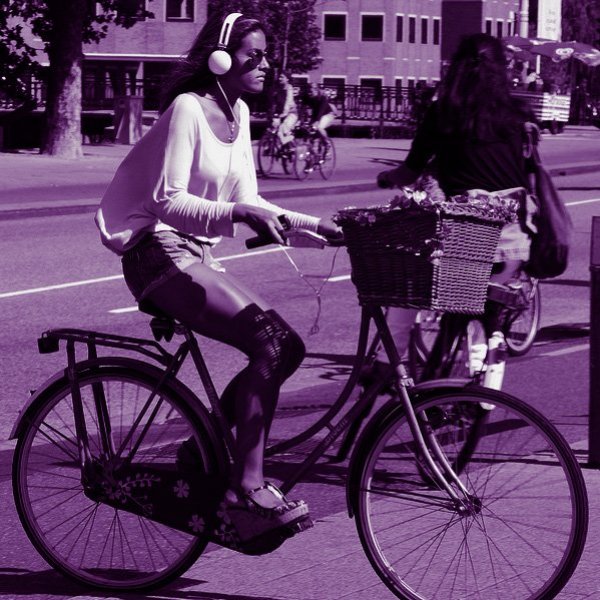 Por qué no debes utilizar auriculares mientras usas tu bicicleta